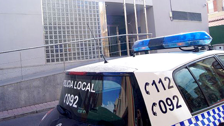 La Guardia Civil y la Polica Local detienen a dos personas por robar y estafar a ancianos en Totana